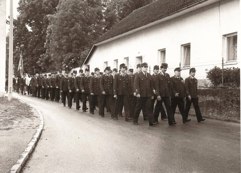 Marsch der Feuerwehr Steinhaus